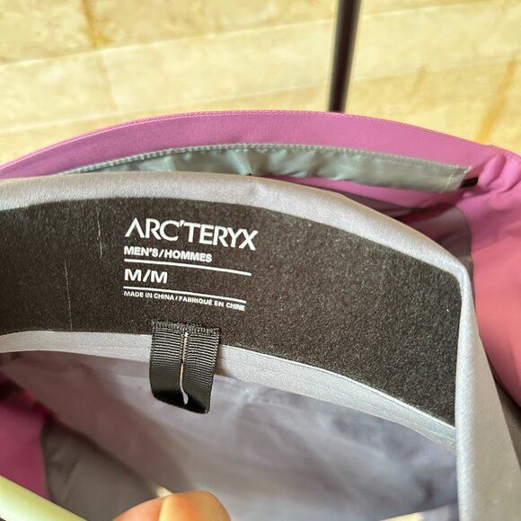 Arcteryx Beta Series Beta LT JacketHooded Hardshell Jacket, Size M - Picture 7 of 8